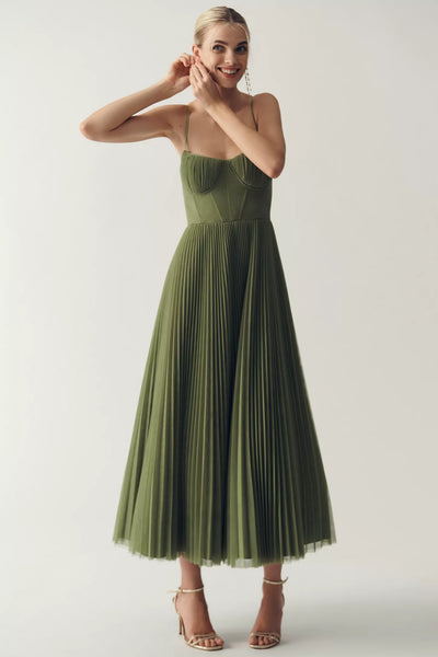 Olivia – Feminines Kleid mit romantischem Flair